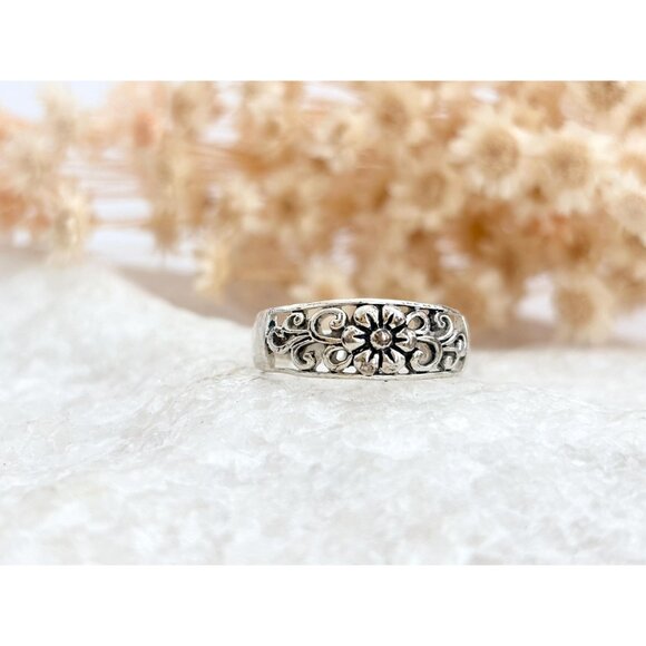 Floral Cutout Accented 925 Sterling Silver Unisex Vintage Ring - sz 9 - Picture 9 of 12